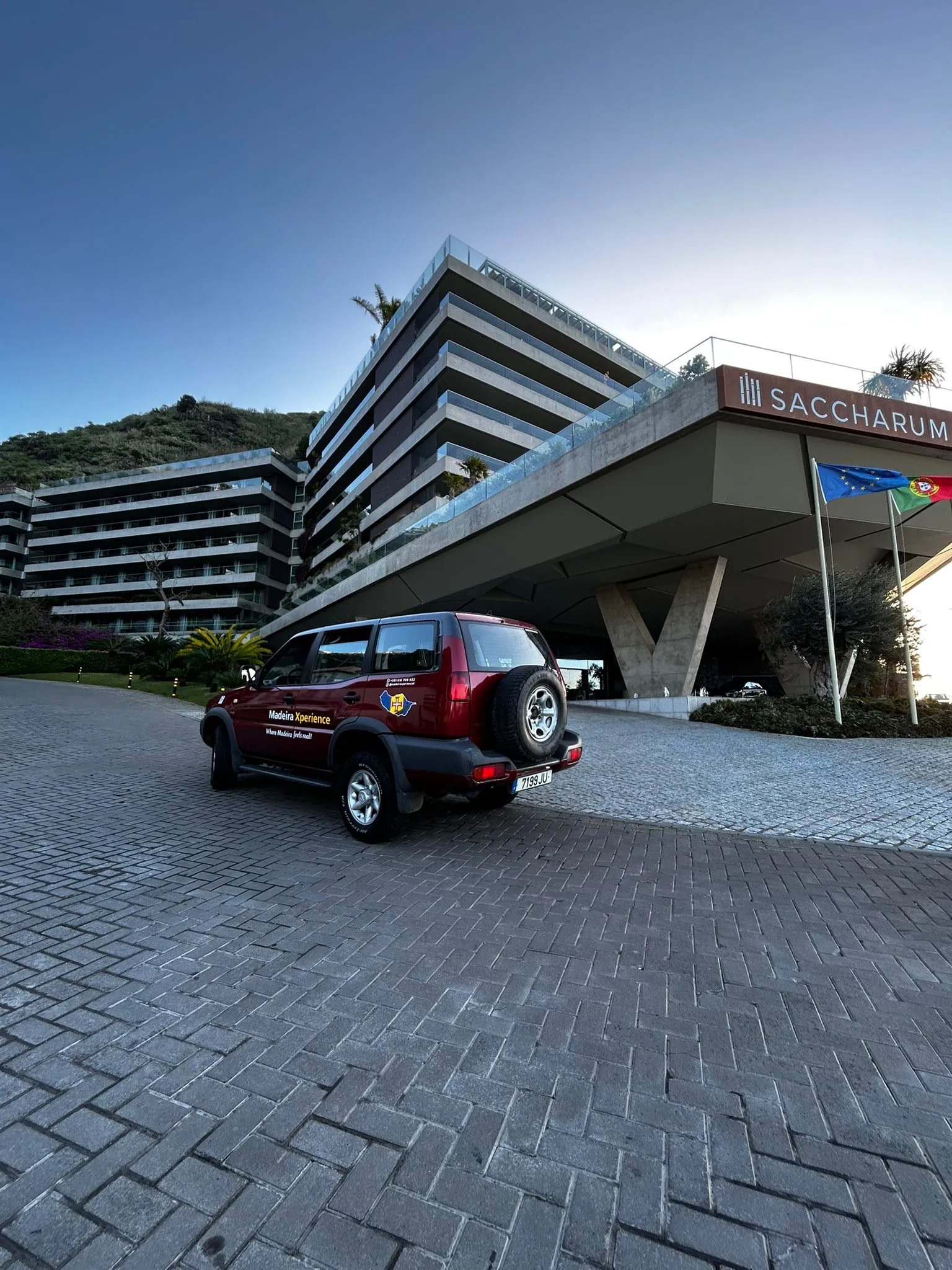 Nissan Terrano hotel pickup